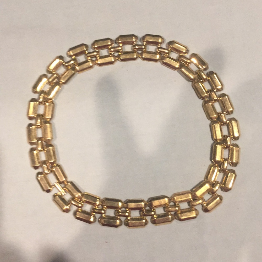 Gold tone statement necklace. 16.5 inches